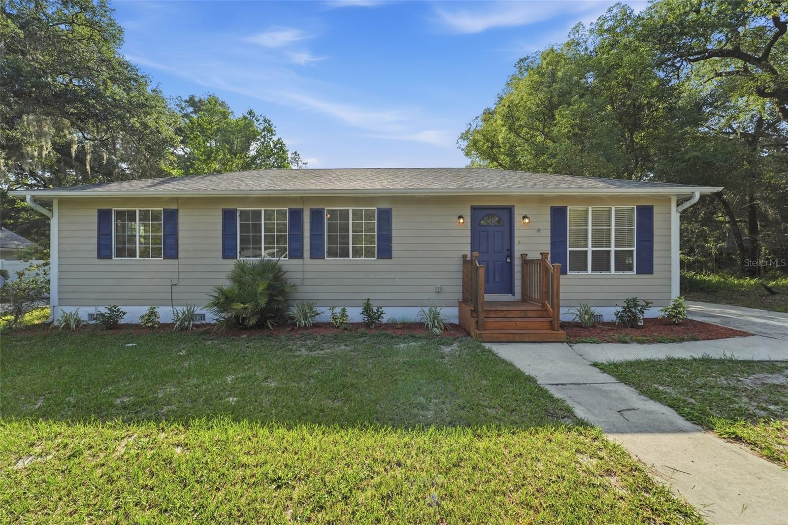 Single Family Residence in DELAND, FL - Daniel Dourado