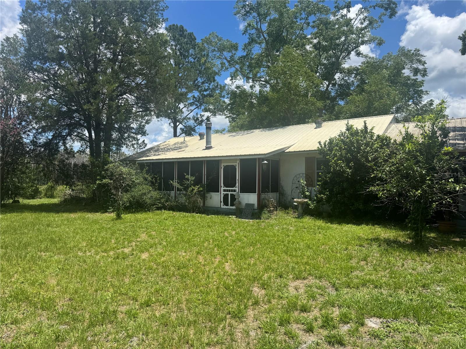 Single Family Residence in HILLIARD, FL - Daniel Dourado