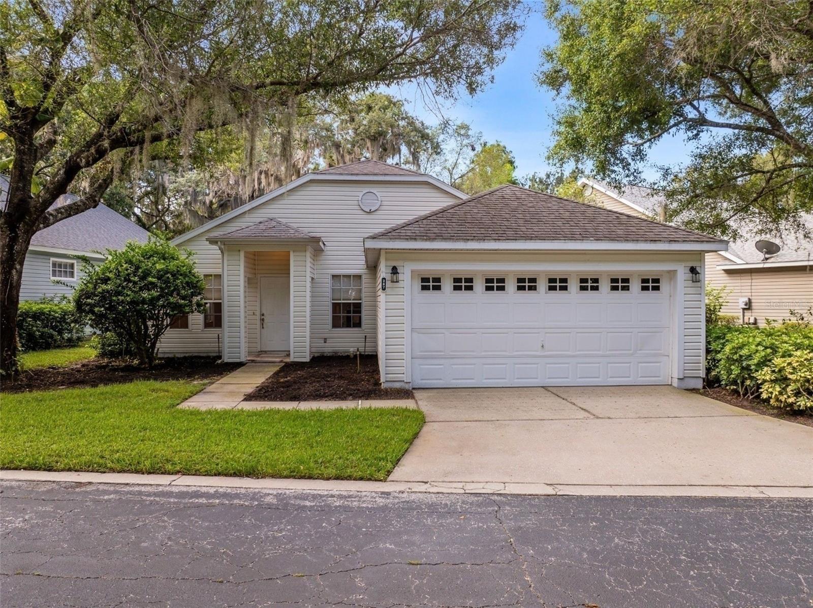 Single Family Residence in DEBARY, FL - Daniel Dourado