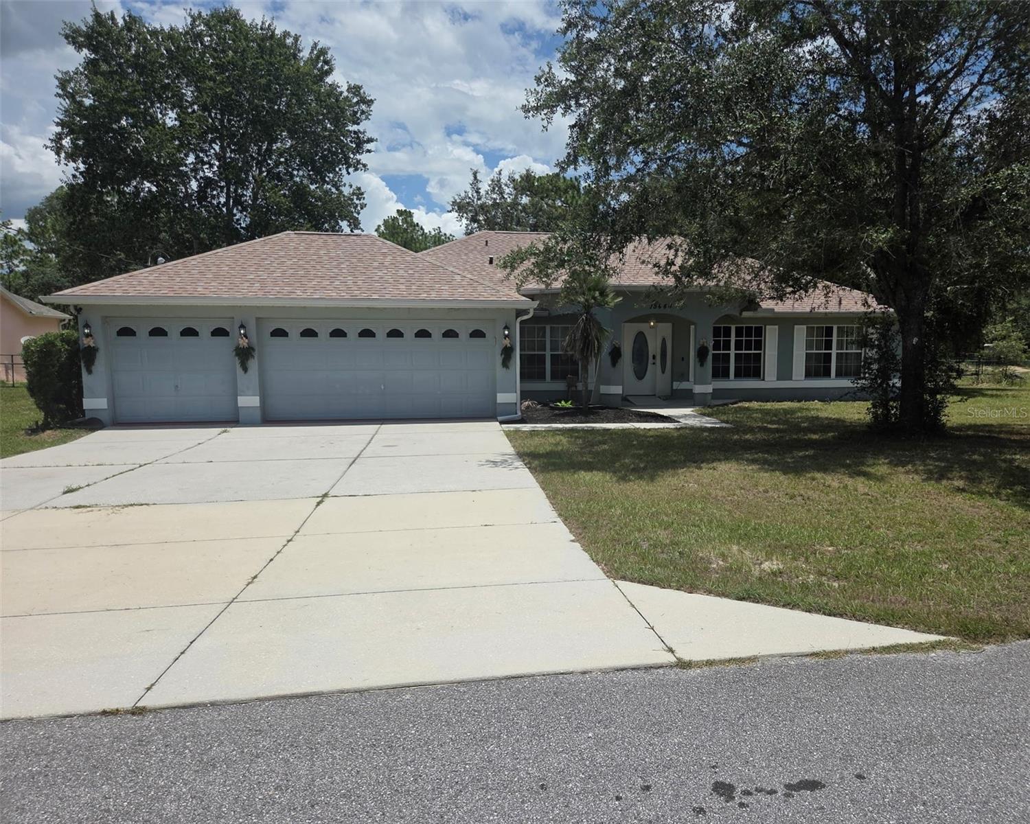 Single Family Residence em WEEKI WACHEE, FL - Daniel Dourado