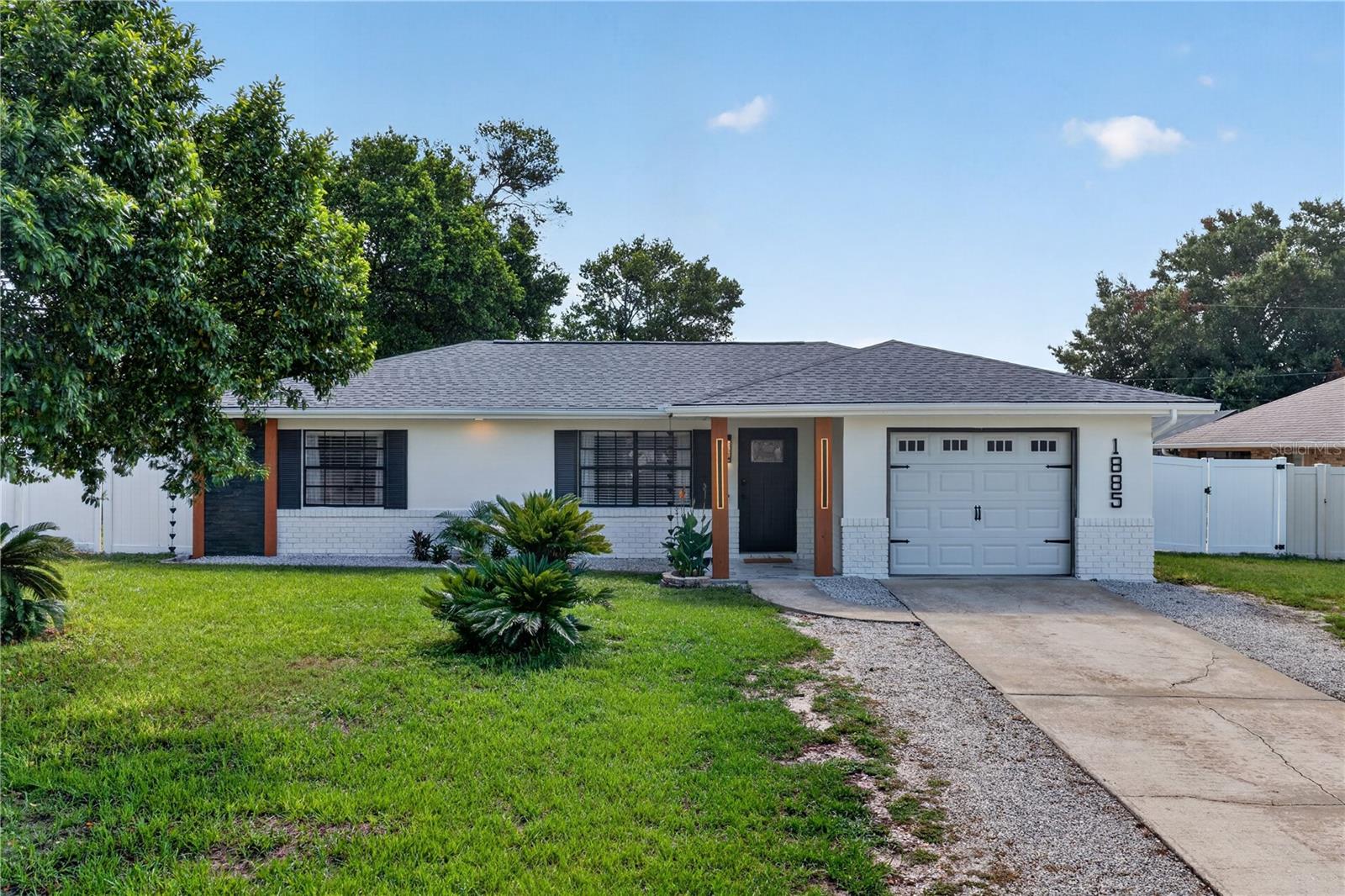 Single Family Residence in DELTONA, FL - Daniel Dourado