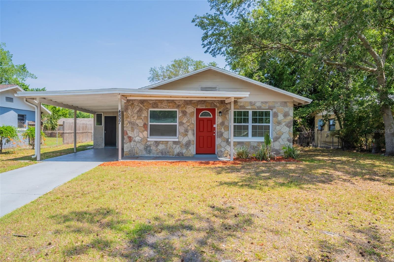 Single Family Residence in ORLANDO, FL - Daniel Dourado
