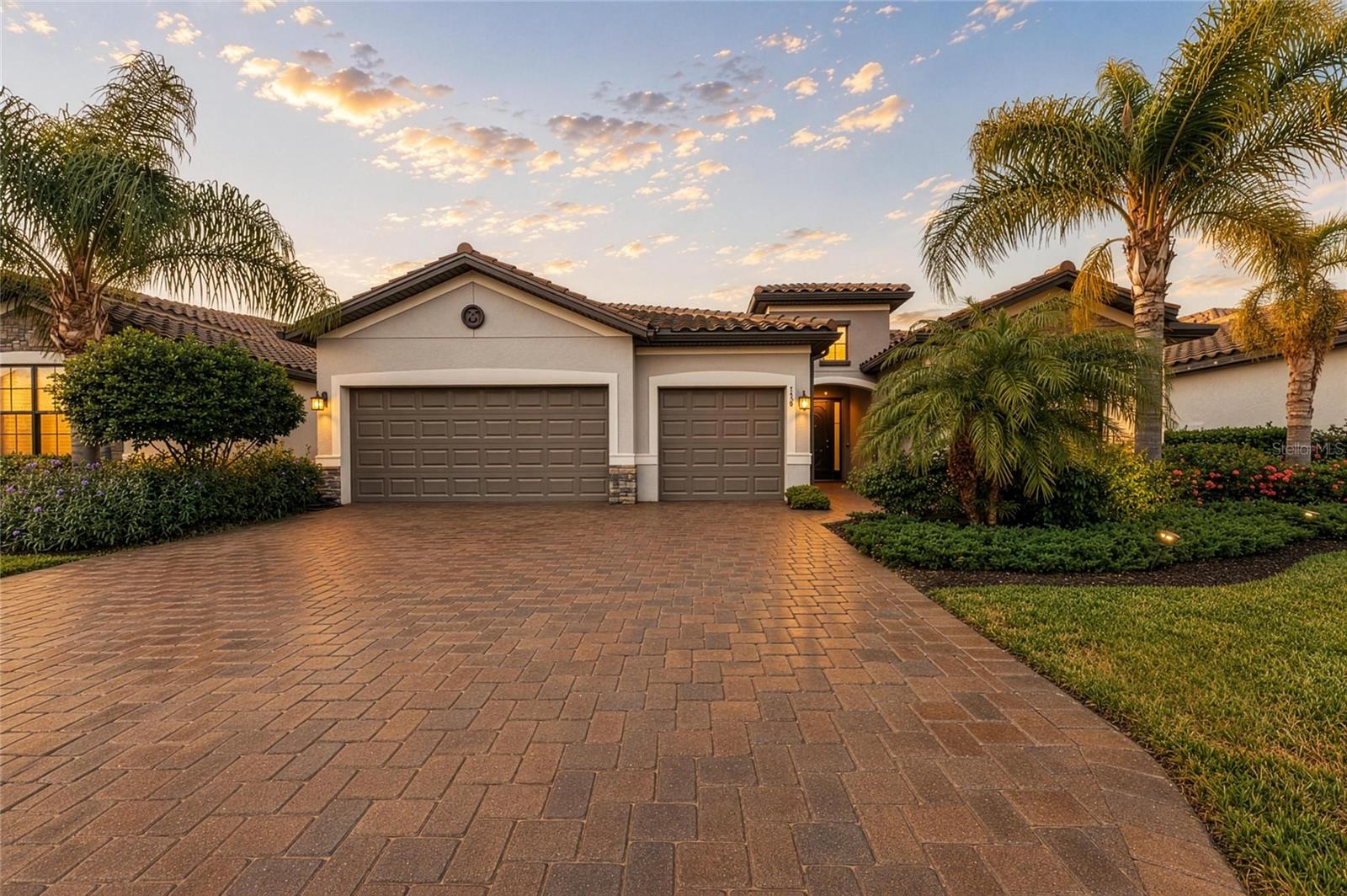 Single Family Residence in BRADENTON, FL - Daniel Dourado