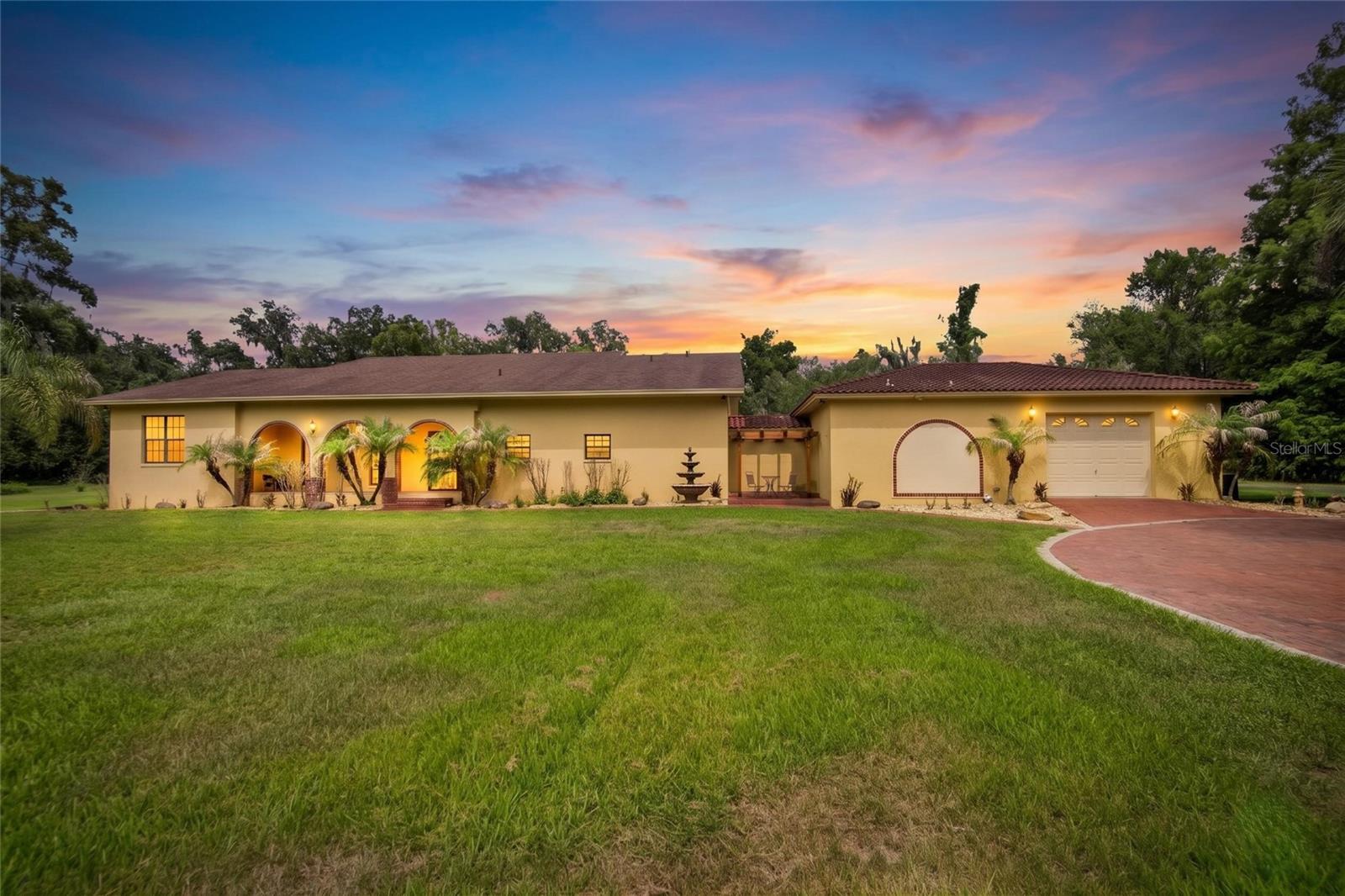 Single Family Residence in PLANT CITY, FL - Daniel Dourado