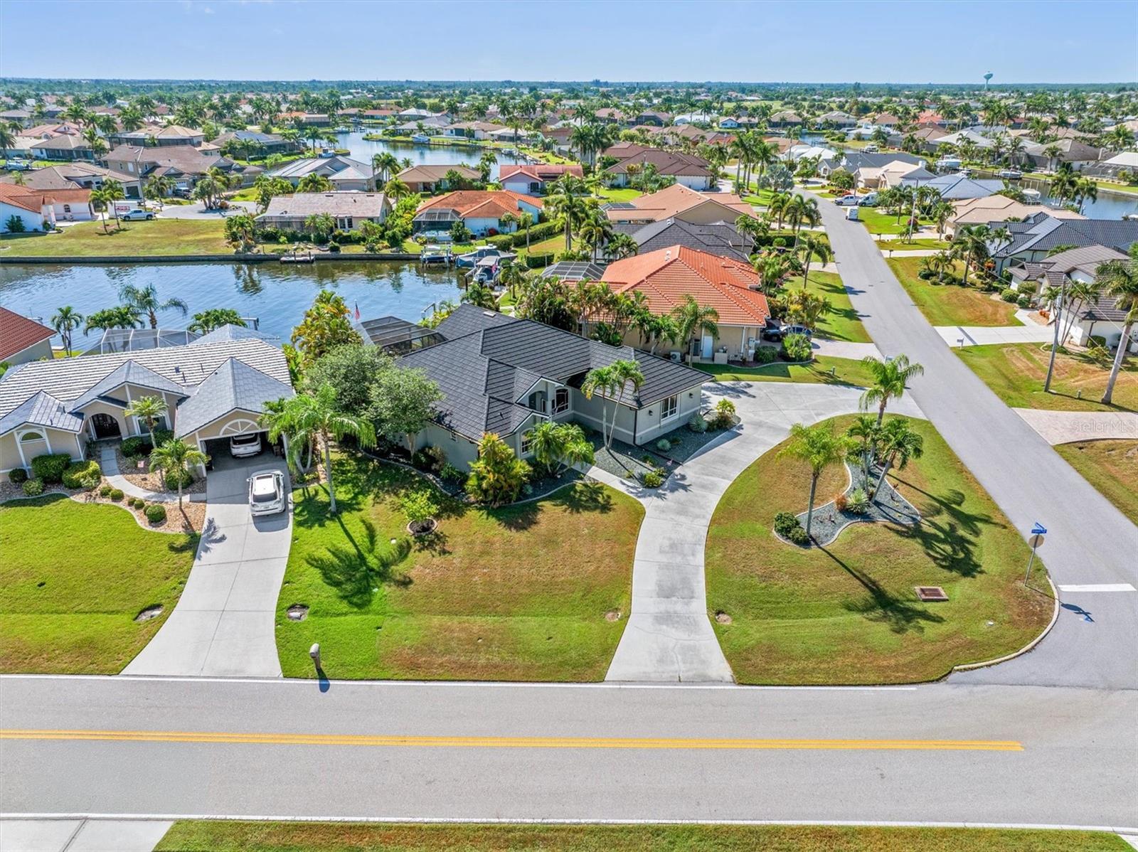Single Family Residence em PUNTA GORDA, FL - Daniel Dourado