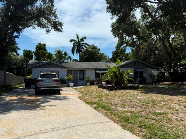 Single Family Residence in BRADENTON, FL - Daniel Dourado