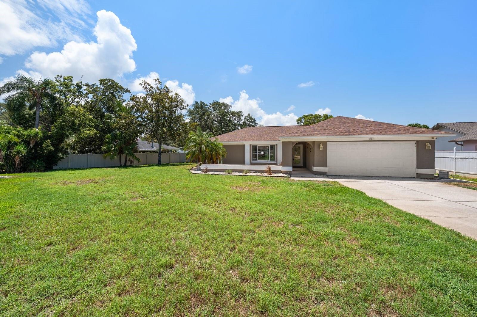Single Family Residence in TARPON SPRINGS, FL - Daniel Dourado