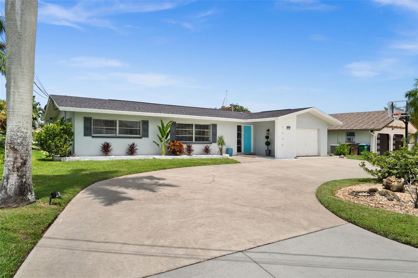 Single Family Residence in CAPE CORAL, FL - Daniel Dourado