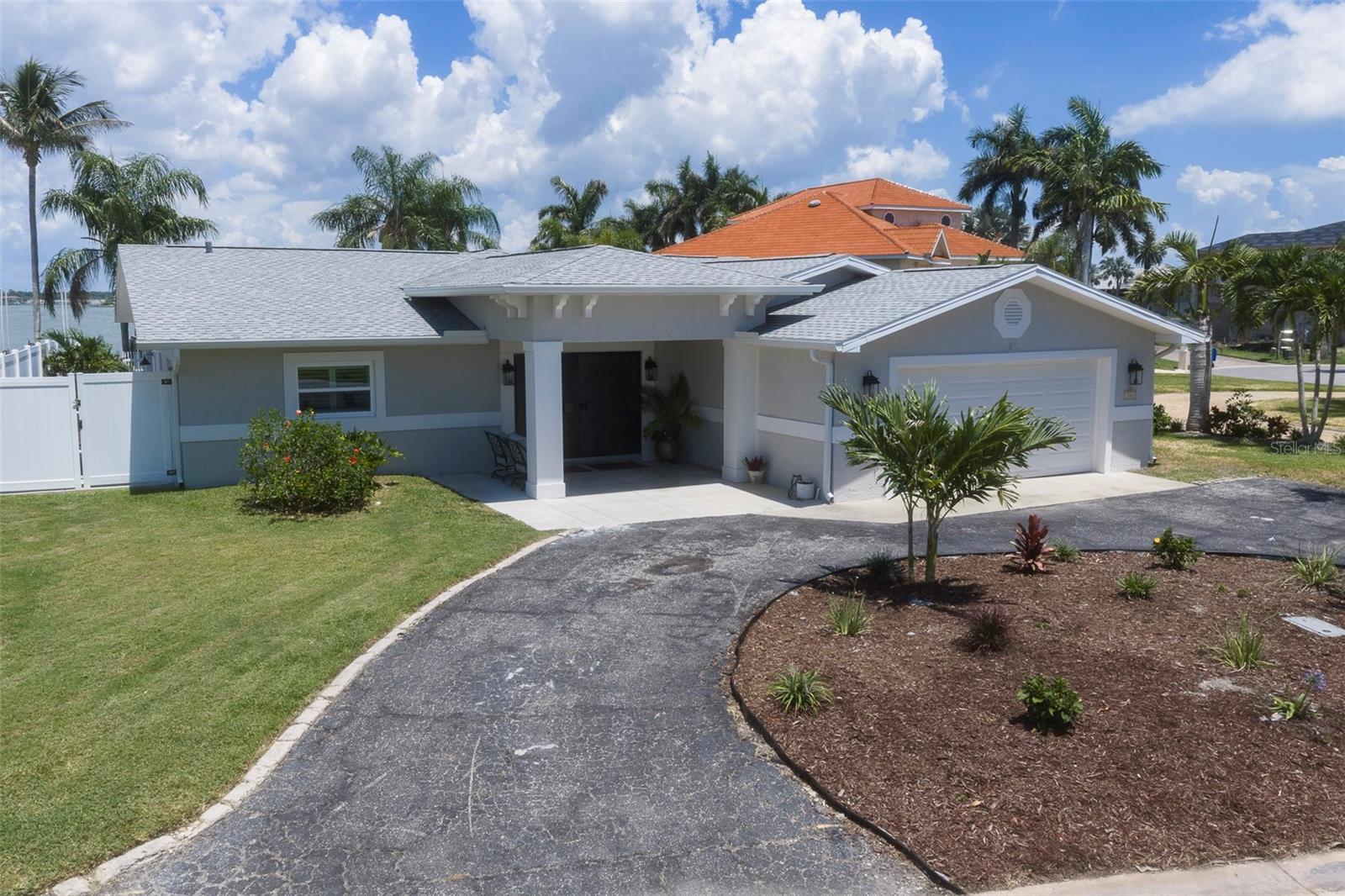 Single Family Residence em NORTH REDINGTON BEACH, FL - Daniel Dourado