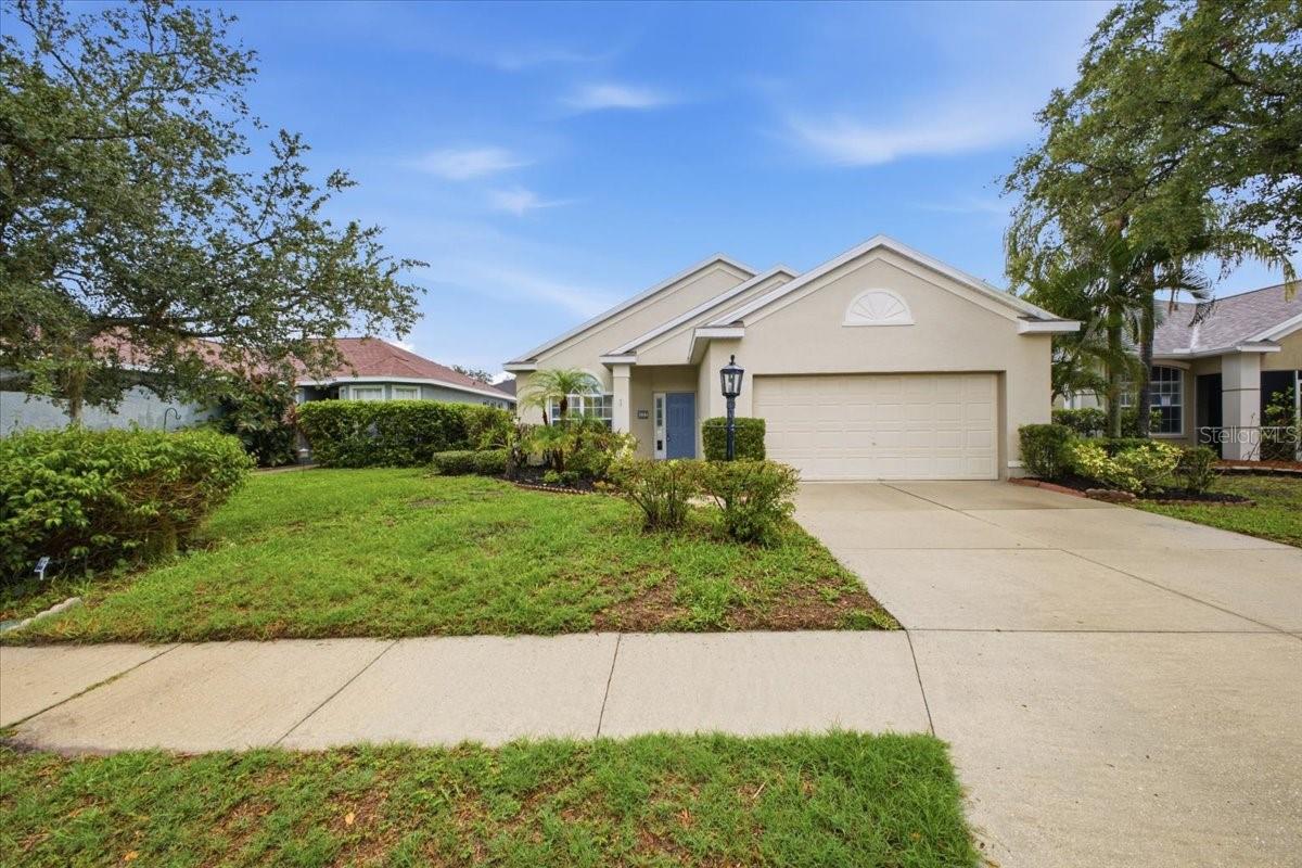 Single Family Residence in BRADENTON, FL - Daniel Dourado
