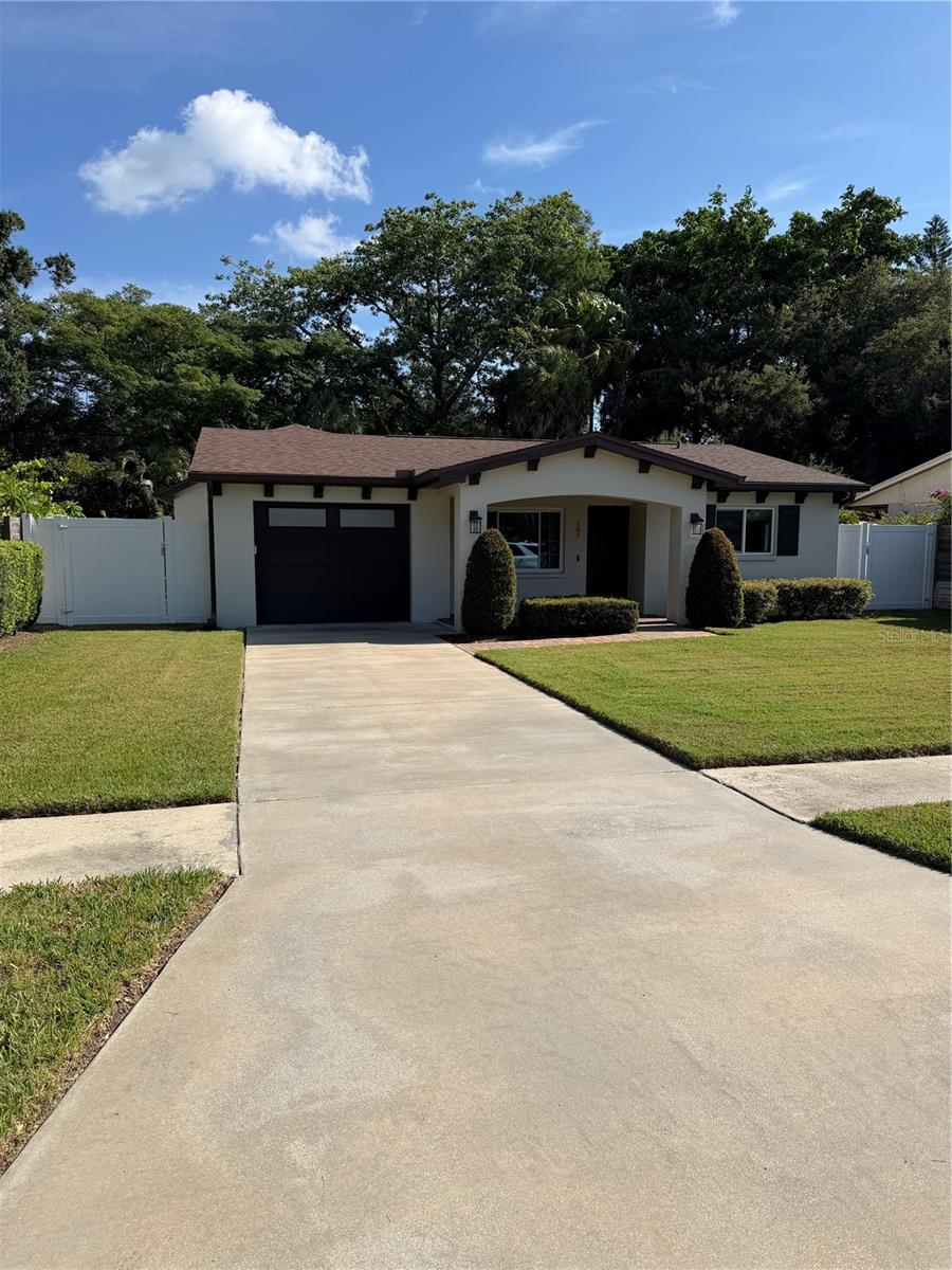 Single Family Residence in SAFETY HARBOR, FL - Daniel Dourado
