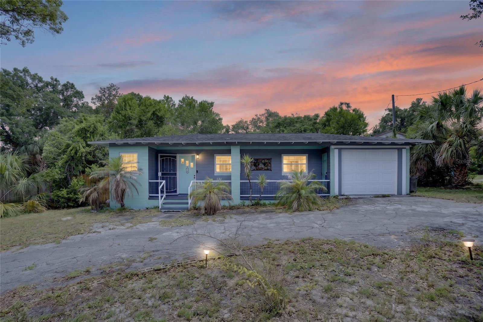 Single Family Residence in DEBARY, FL - Daniel Dourado
