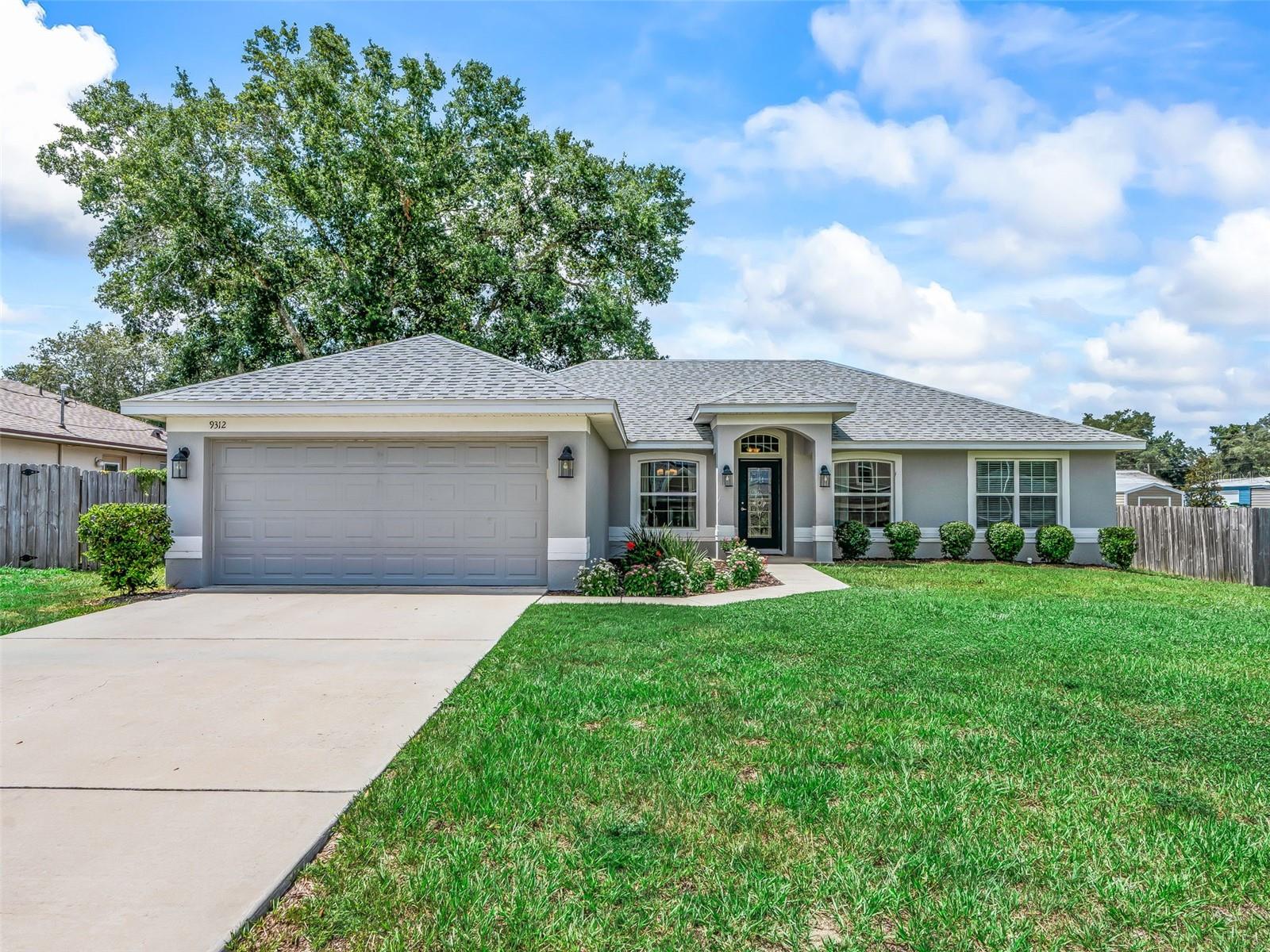 Single Family Residence in SUMMERFIELD, FL - Daniel Dourado