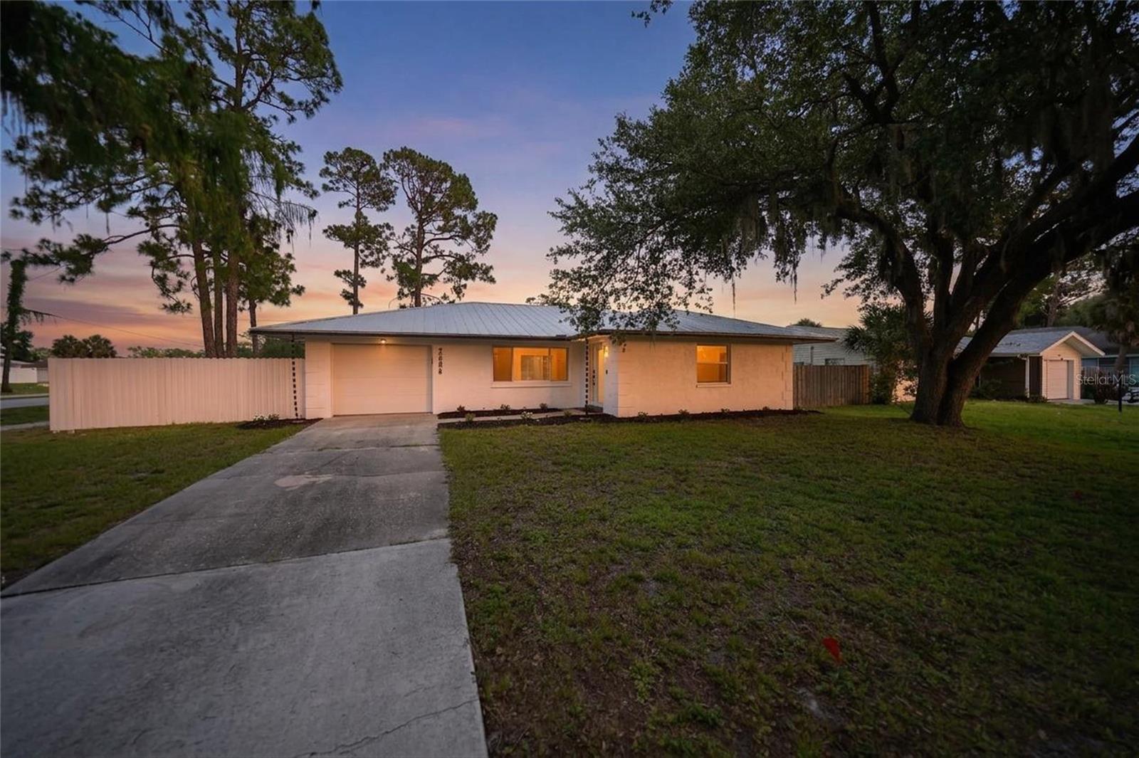 Single Family Residence in PORT CHARLOTTE, FL - Daniel Dourado