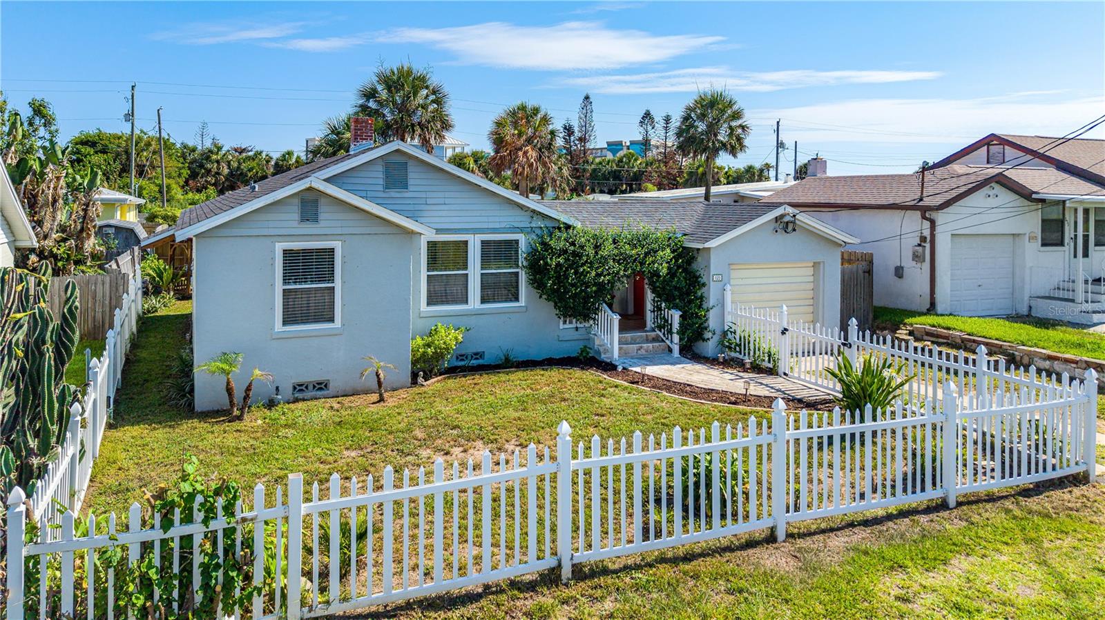 Single Family Residence in DAYTONA BEACH, FL - Daniel Dourado