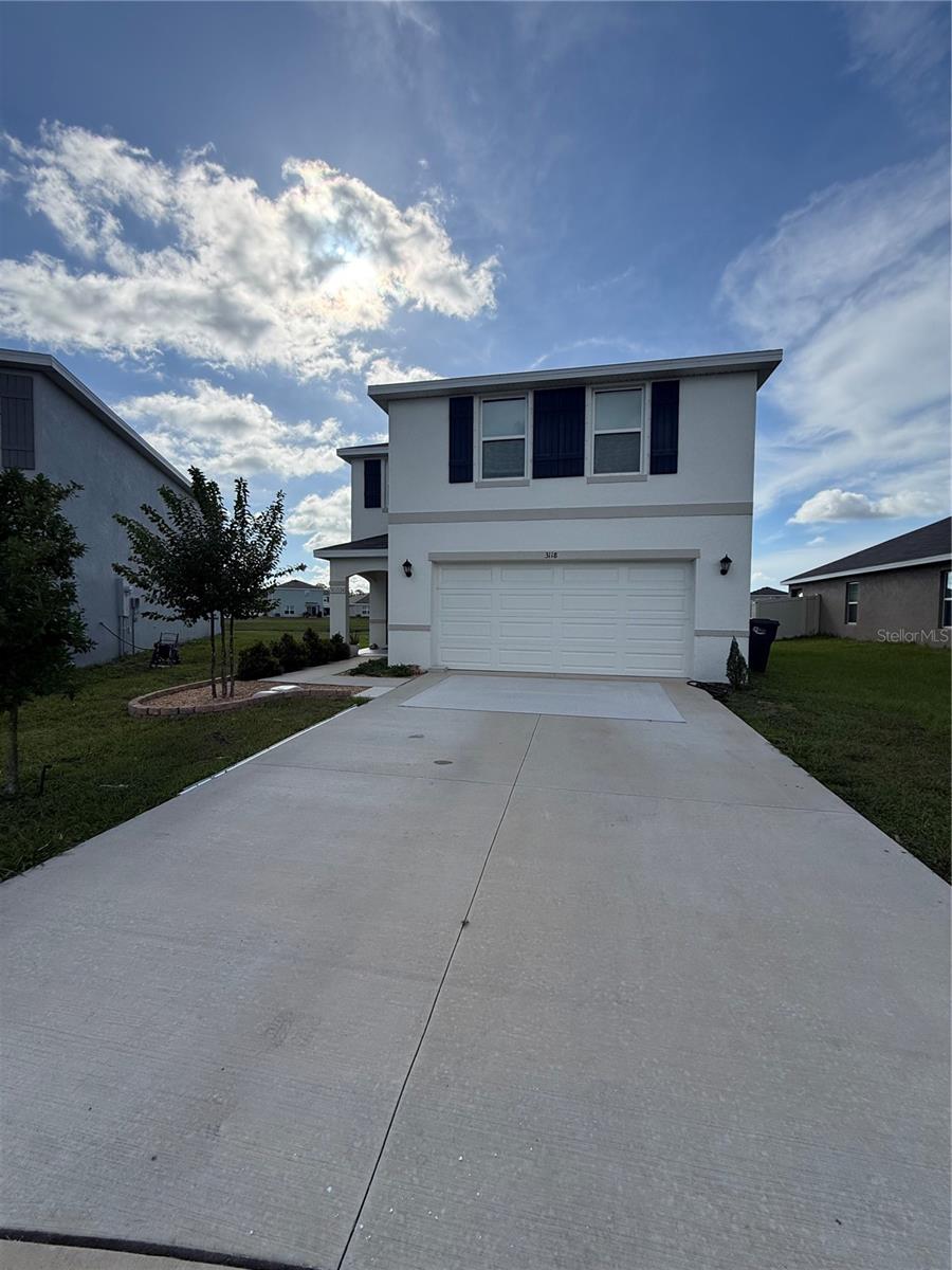 Single Family Residence in BRADENTON, FL - Daniel Dourado