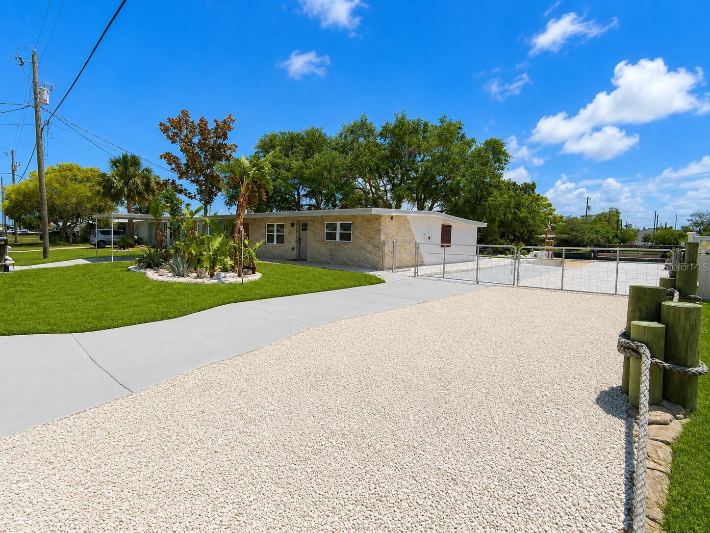 Single Family Residence in HUDSON, FL - Daniel Dourado