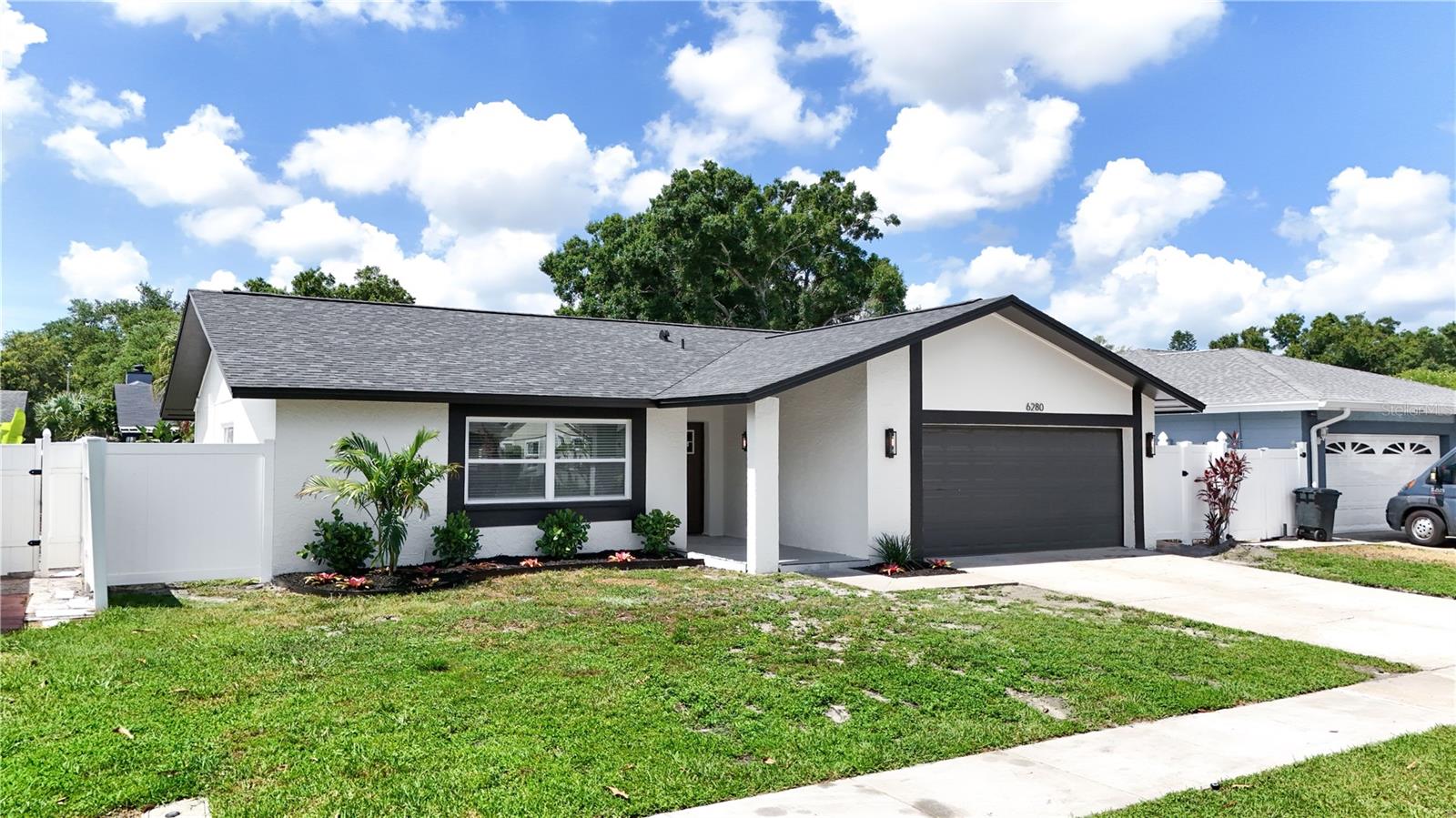 Single Family Residence in PINELLAS PARK, FL - Daniel Dourado