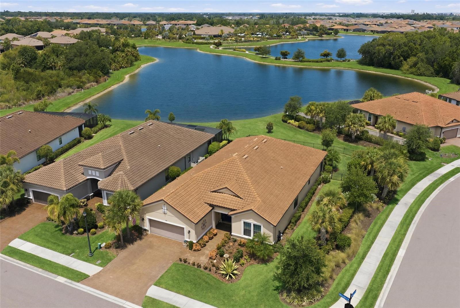 Single Family Residence in PALMETTO, FL - Daniel Dourado