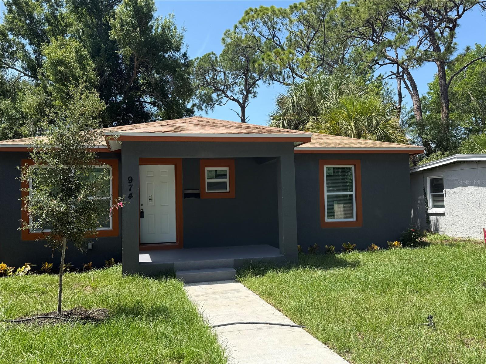 Single Family Residence in ST PETERSBURG, FL - Daniel Dourado