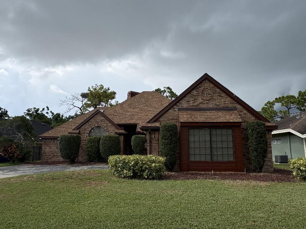 Single Family Residence in SEMINOLE, FL - Daniel Dourado