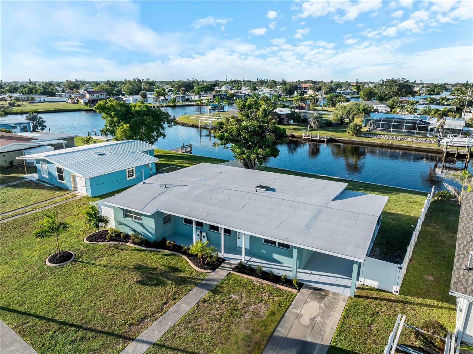 Single Family Residence in PORT CHARLOTTE, FL - Daniel Dourado