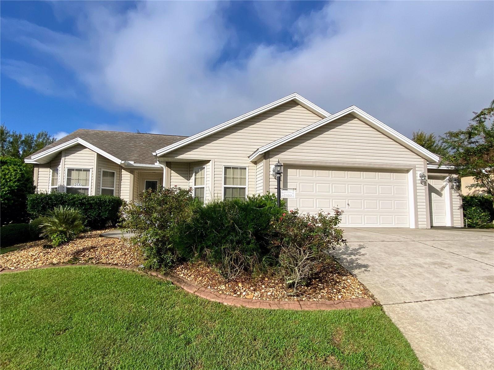 Single Family Residence in THE VILLAGES, FL - Daniel Dourado