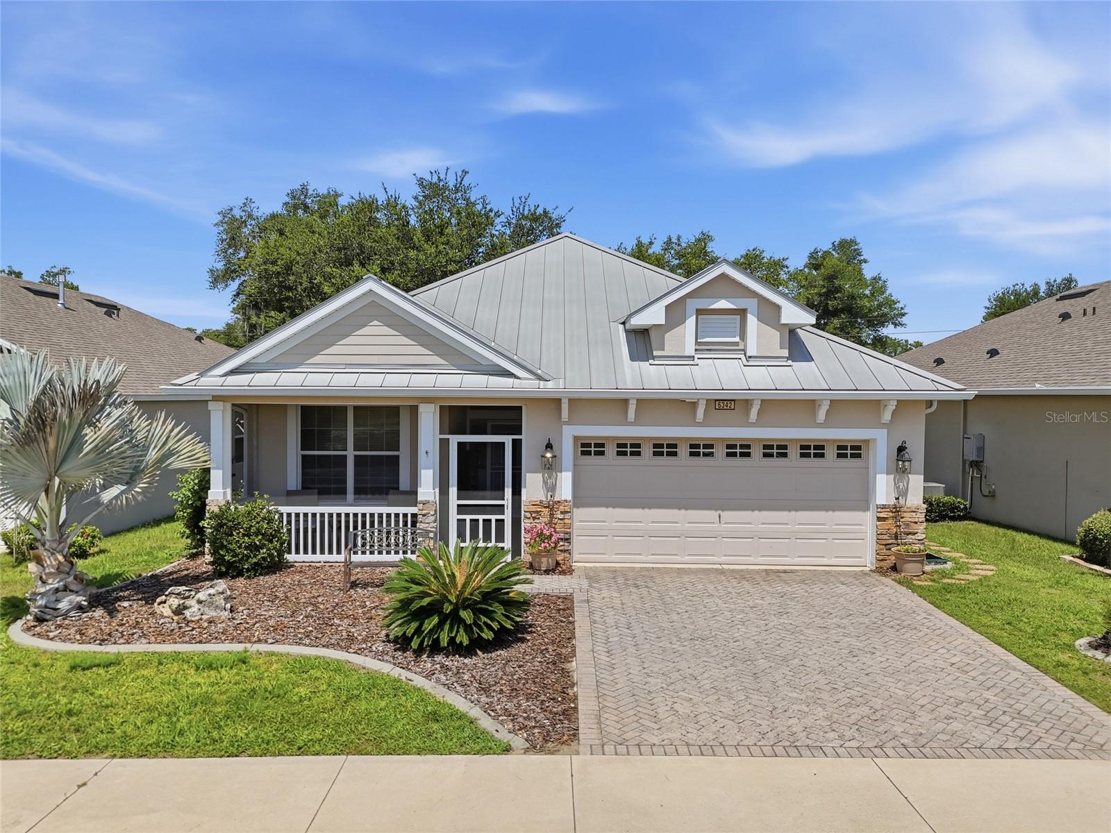 Single Family Residence in OKAHUMPKA, FL - Daniel Dourado