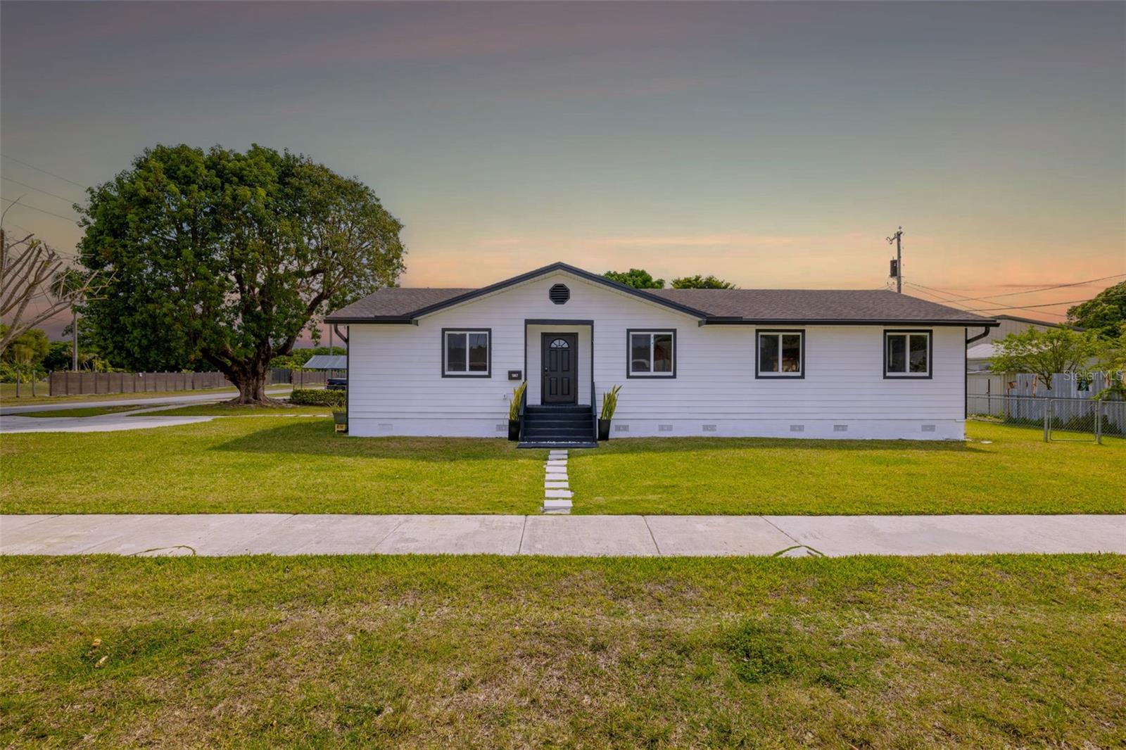 Single Family Residence em HOMESTEAD, FL - Daniel Dourado