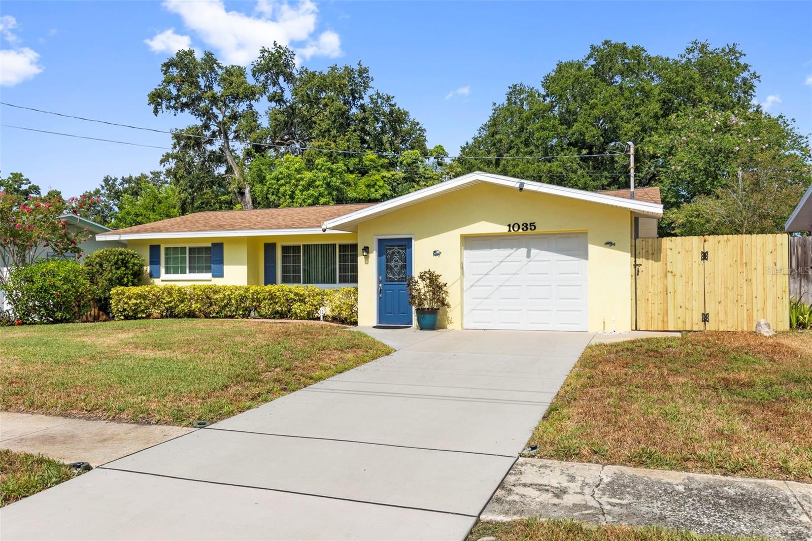 Single Family Residence in LARGO, FL - Daniel Dourado