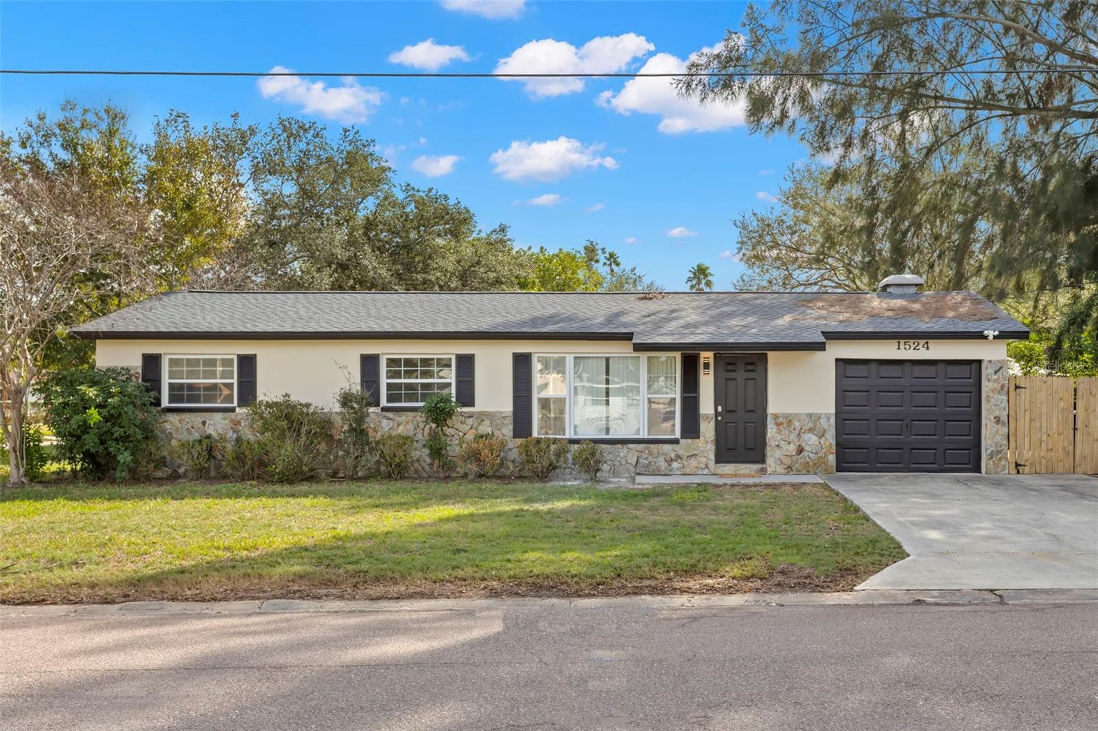Single Family Residence em ST PETERSBURG, FL - Daniel Dourado
