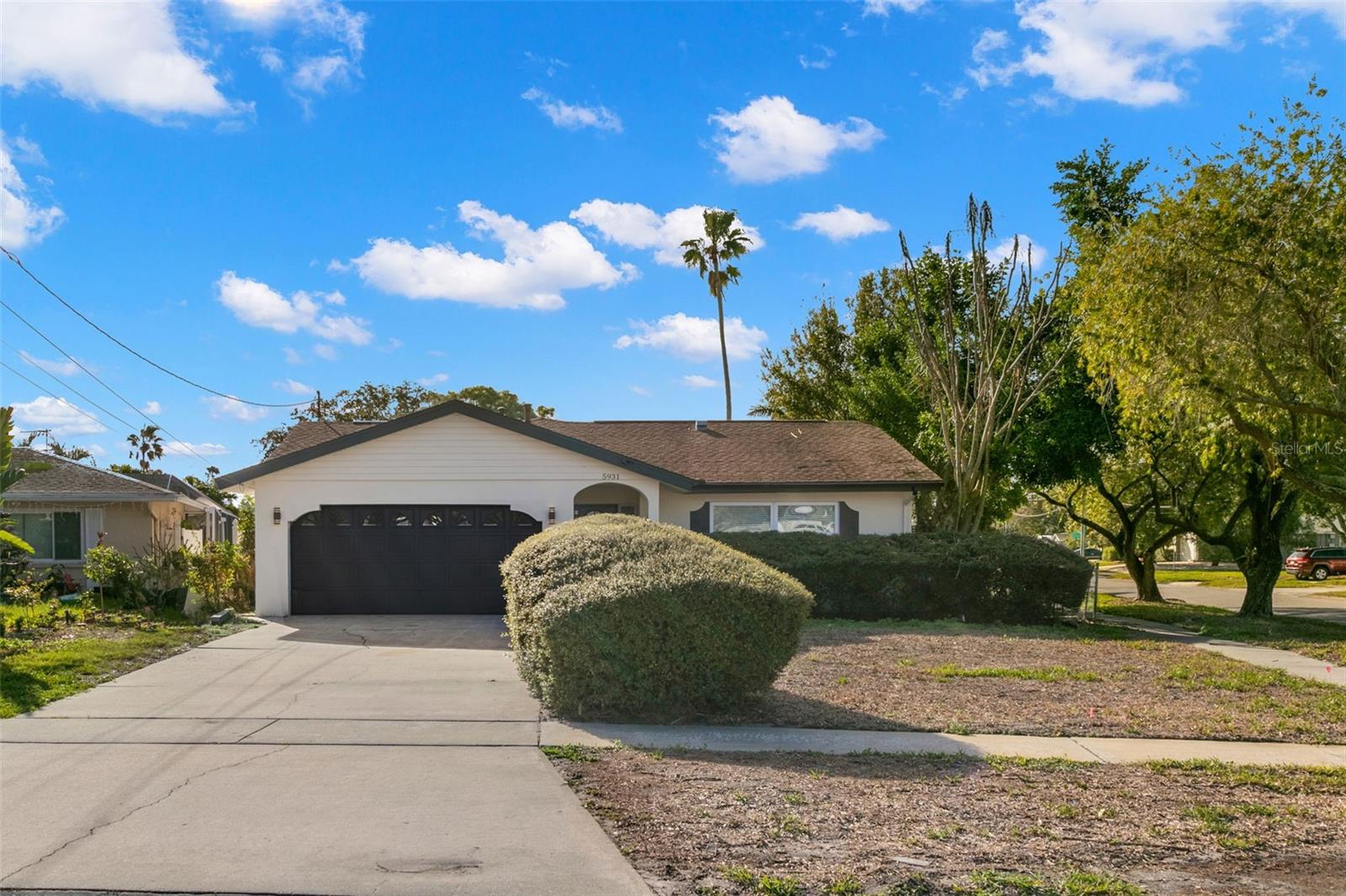 Single Family Residence em ST PETERSBURG, FL - Daniel Dourado