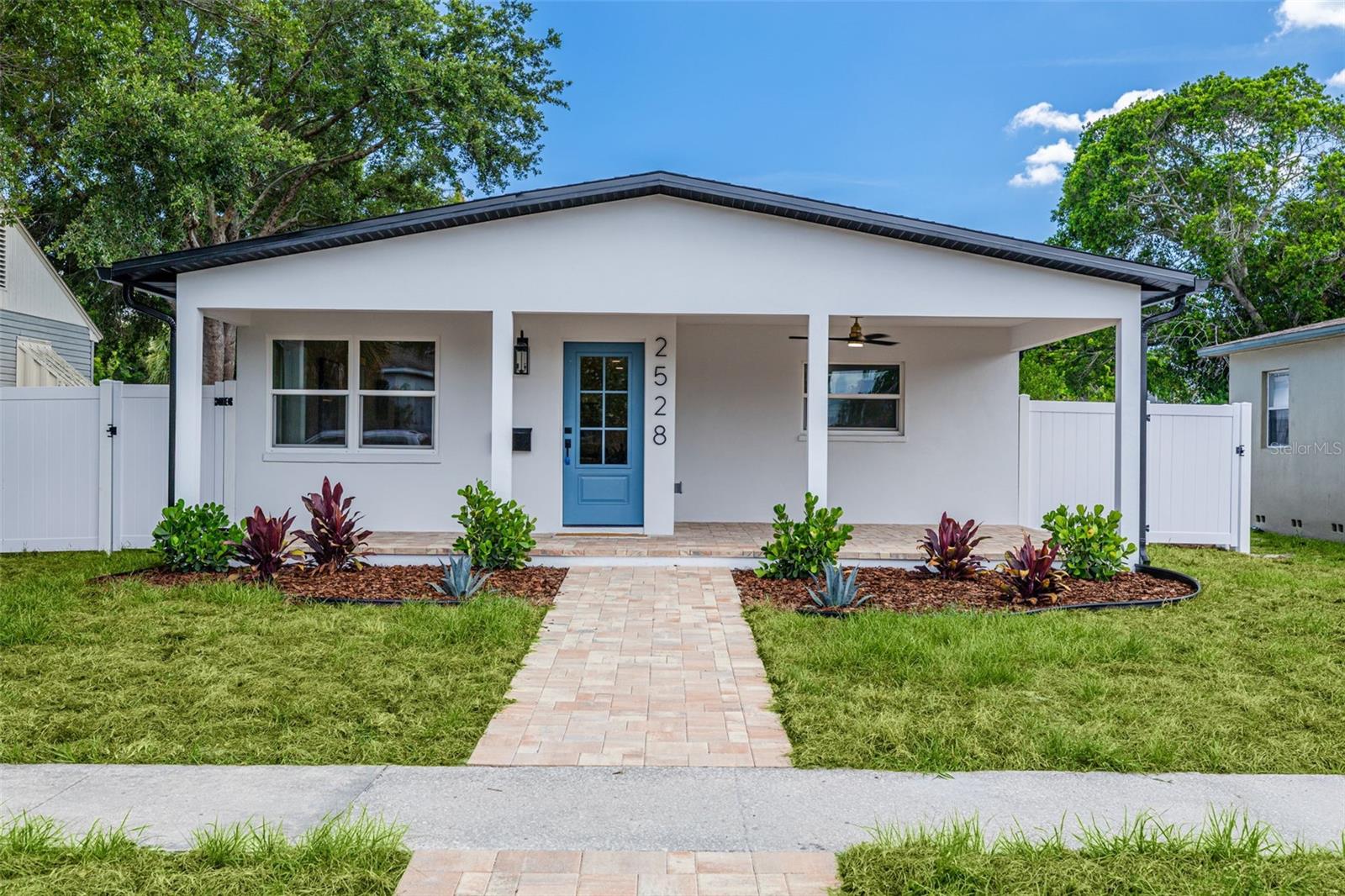 Single Family Residence em ST PETERSBURG, FL - Daniel Dourado