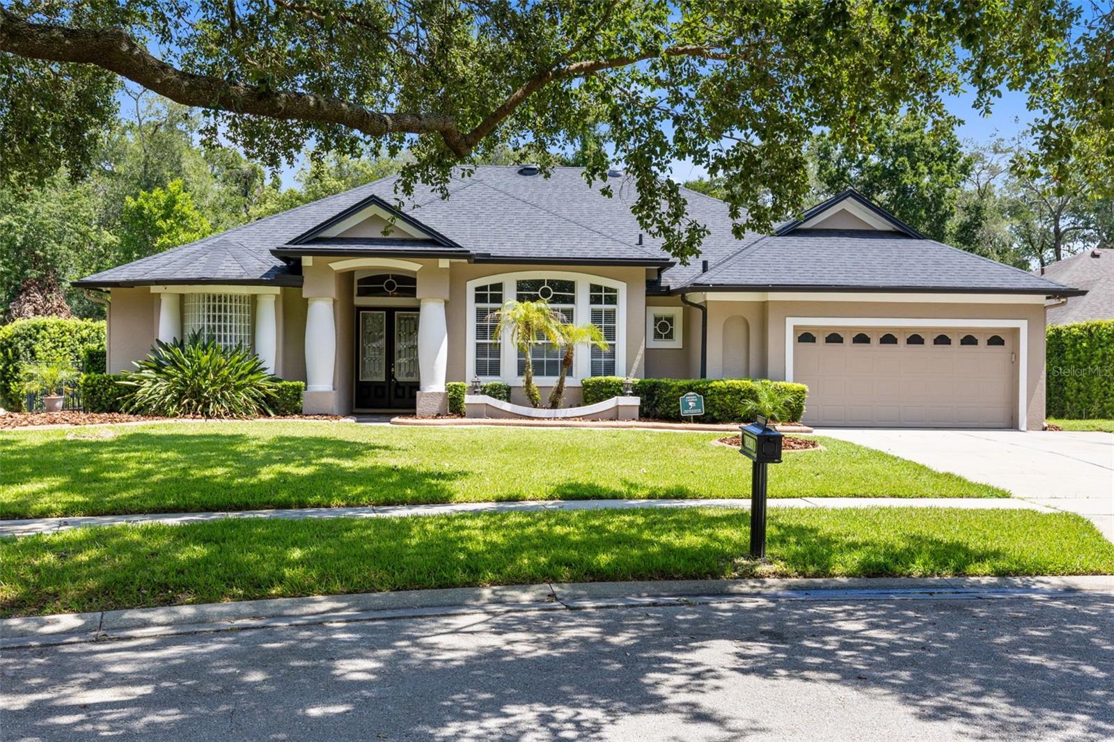 Single Family Residence em OVIEDO, FL - Daniel Dourado