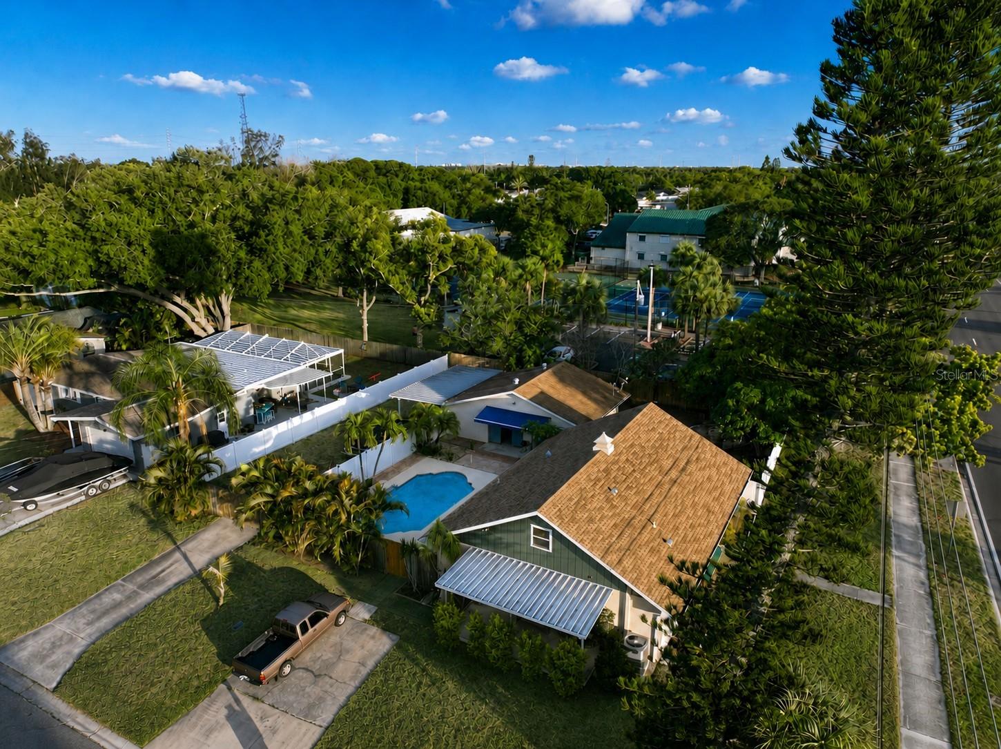Single Family Residence in SEMINOLE, FL - Daniel Dourado