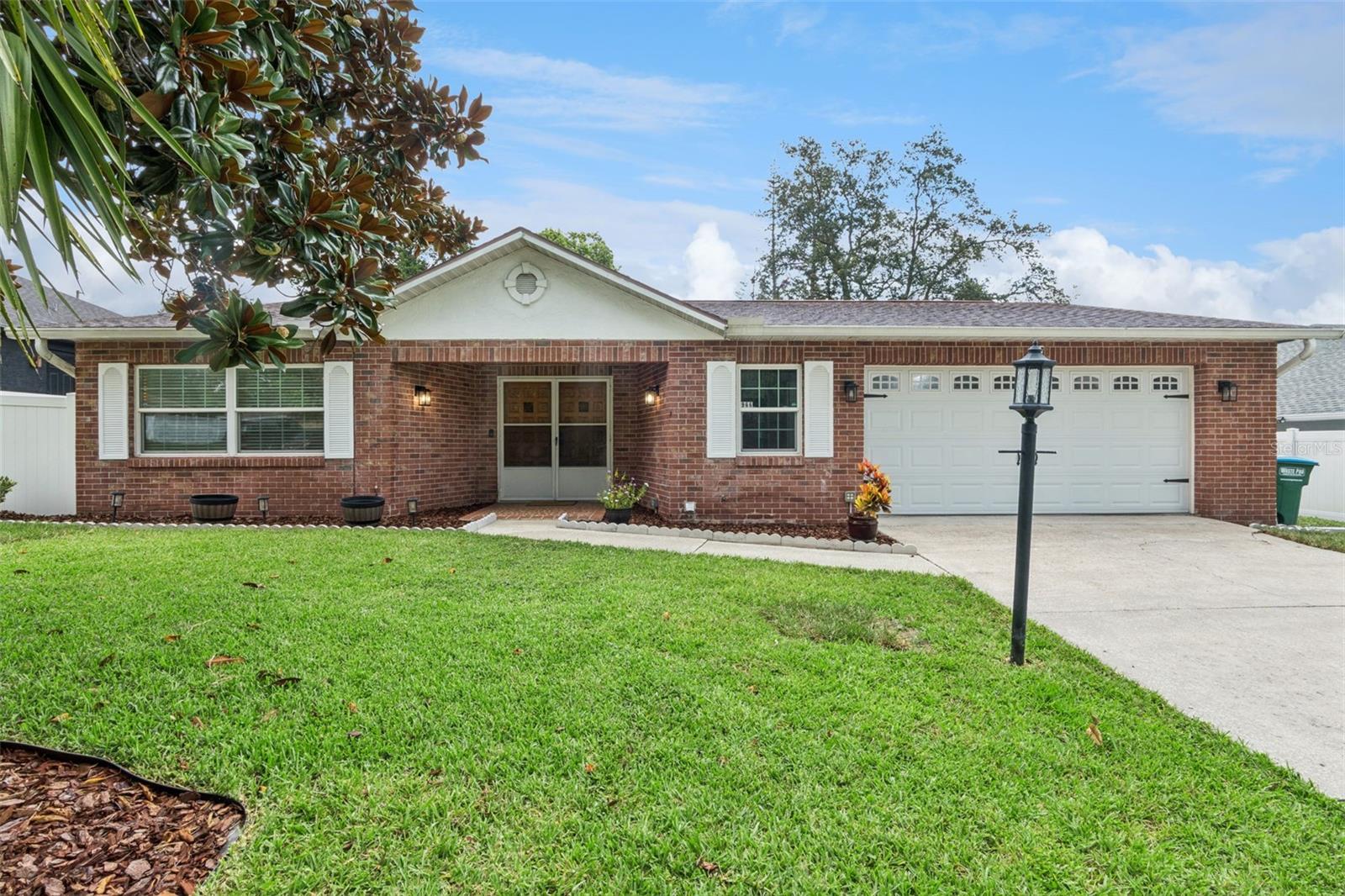 Single Family Residence in DELTONA, FL - Daniel Dourado