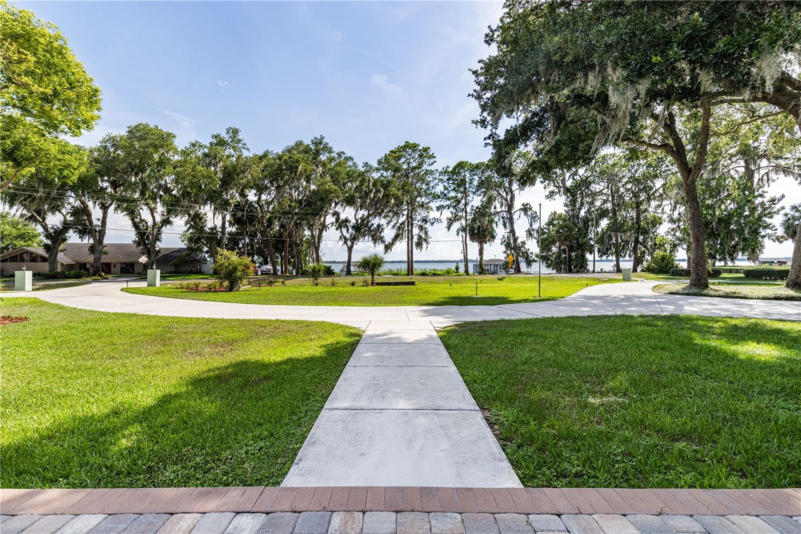 Single Family Residence in TAVARES, FL - Daniel Dourado