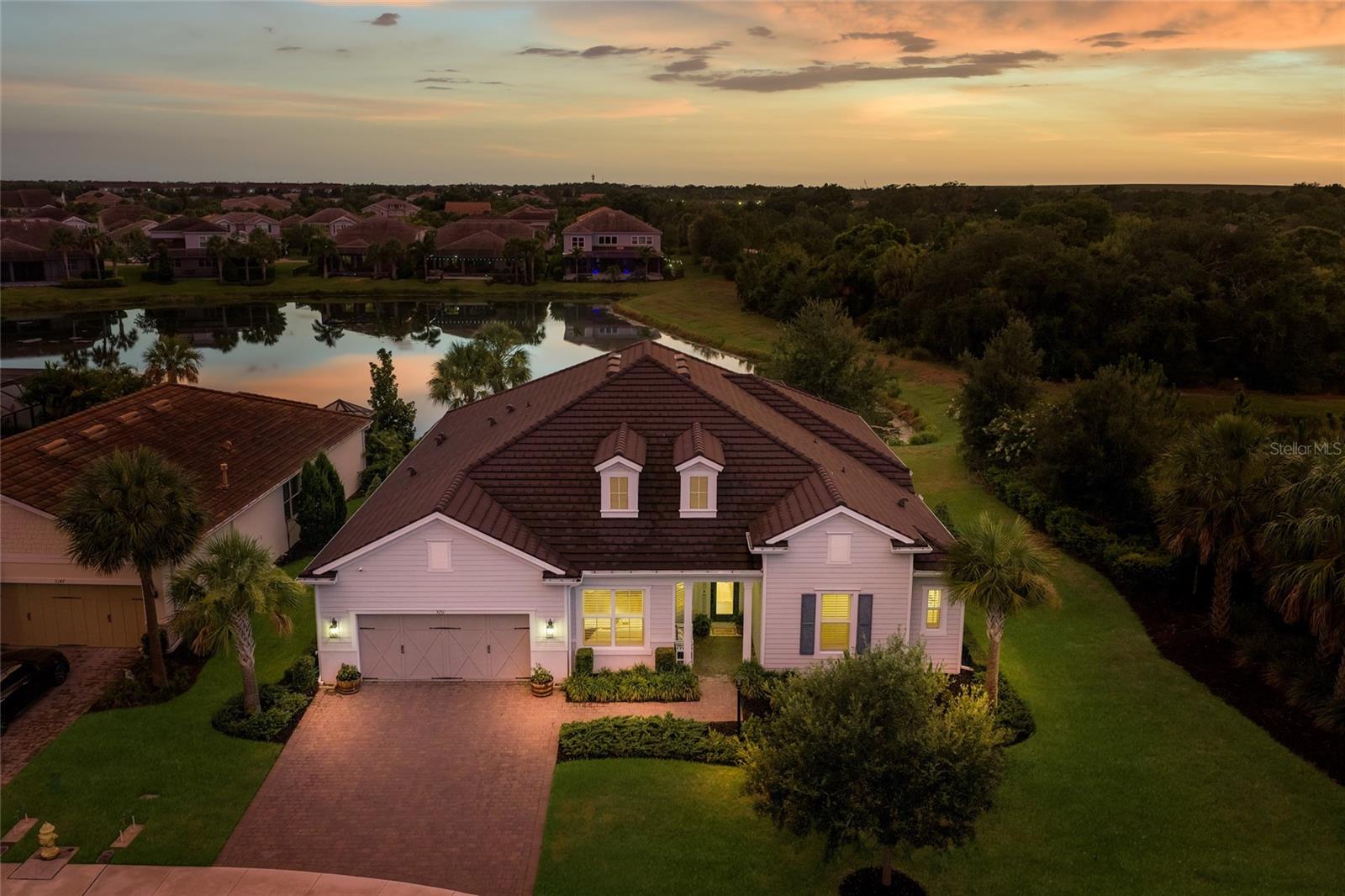 Single Family Residence in BRADENTON, FL - Daniel Dourado