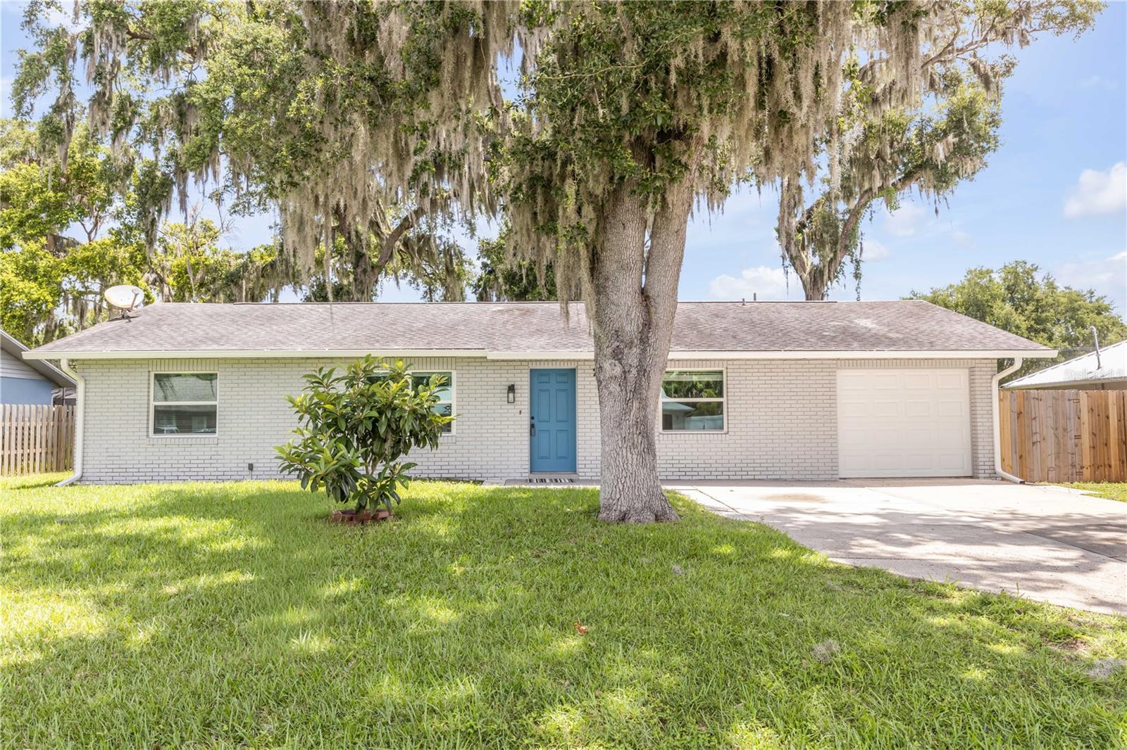 Single Family Residence in EDGEWATER, FL - Daniel Dourado