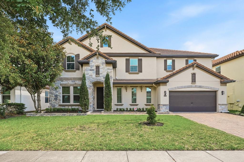 Single Family Residence in ORLANDO, FL - Daniel Dourado