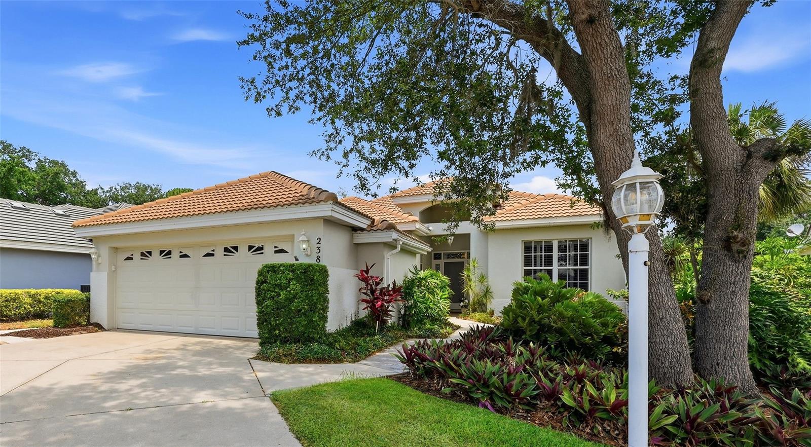 Single Family Residence in VENICE, FL - Daniel Dourado