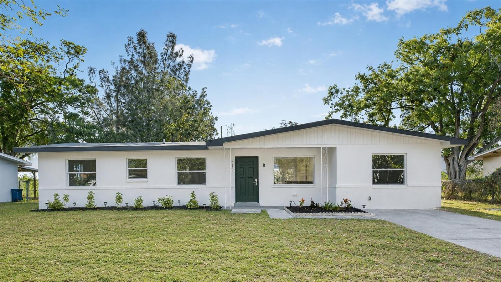 Single Family Residence in OLDSMAR, FL - Daniel Dourado