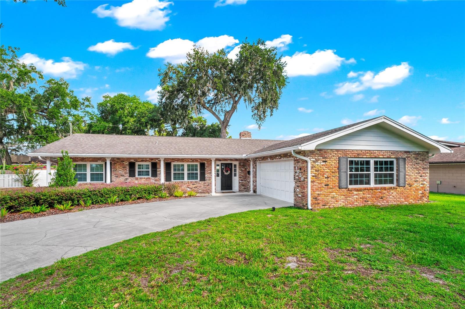 Single Family Residence in ORLANDO, FL - Daniel Dourado