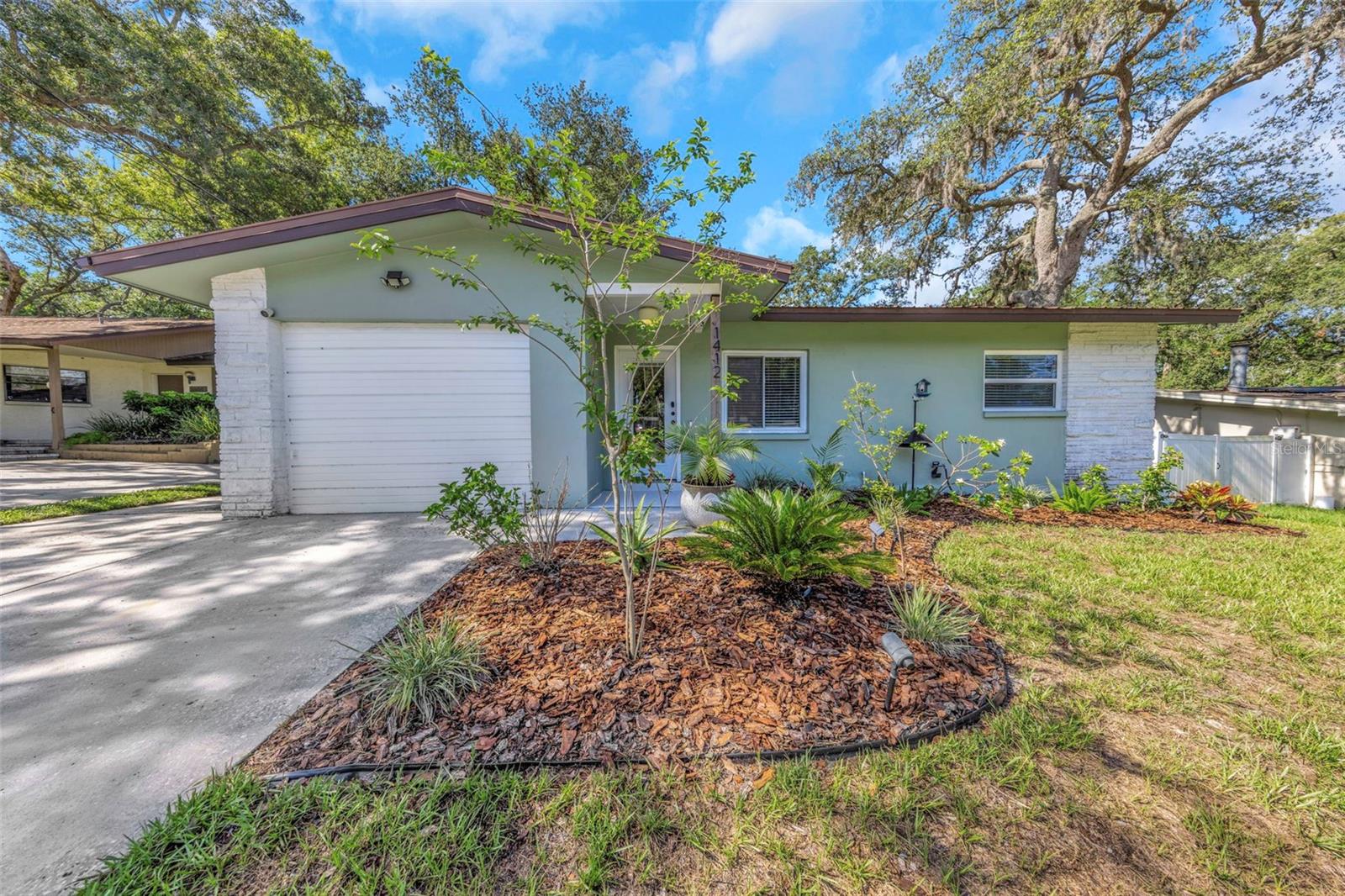 Single Family Residence in SAFETY HARBOR, FL - Daniel Dourado