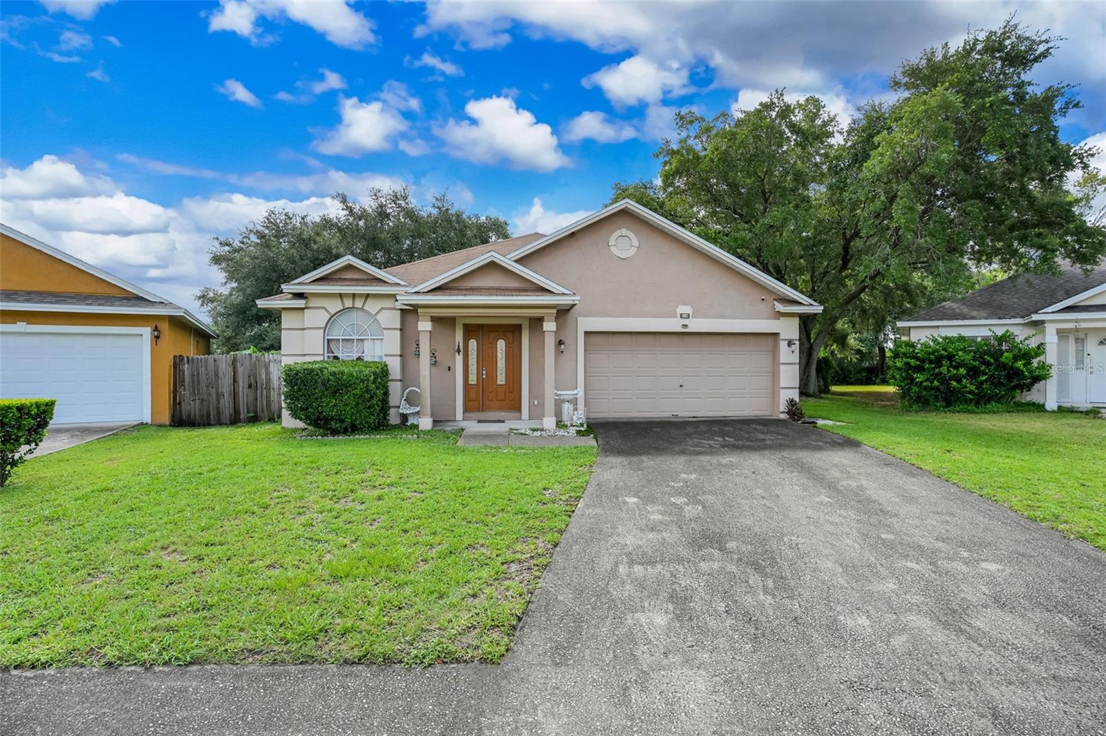 Single Family Residence in ORLANDO, FL - Daniel Dourado