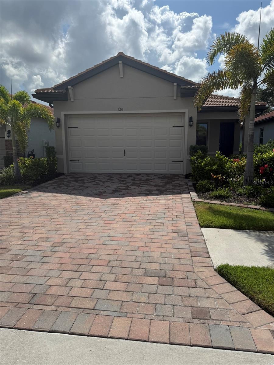 Single Family Residence in NOKOMIS, FL - Daniel Dourado