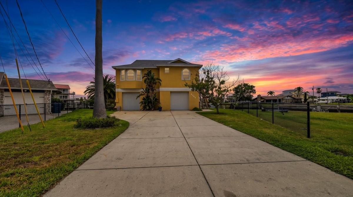 Single Family Residence em HERNANDO BEACH, FL - Daniel Dourado