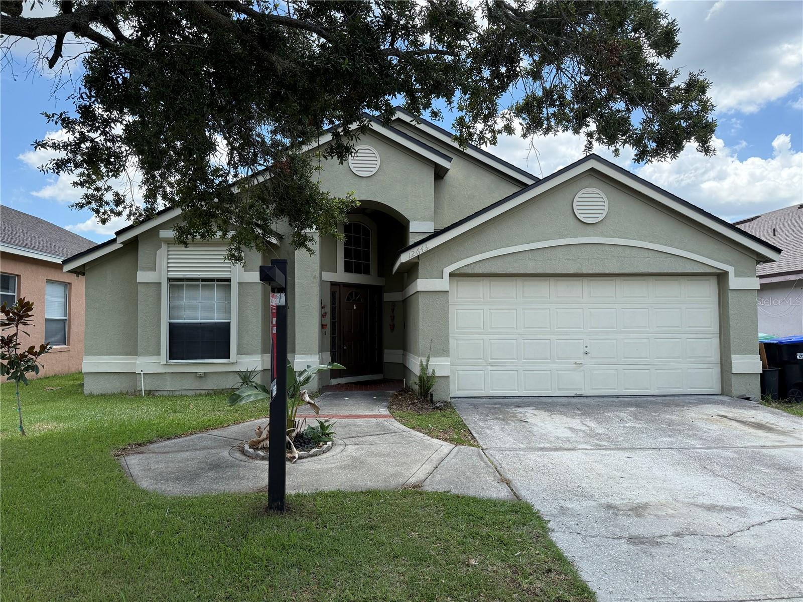 Single Family Residence in ORLANDO, FL - Daniel Dourado