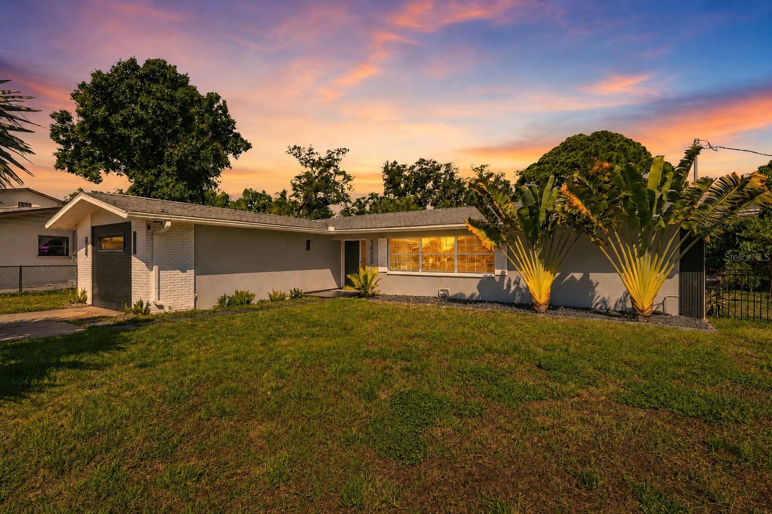 Single Family Residence in LARGO, FL - Daniel Dourado