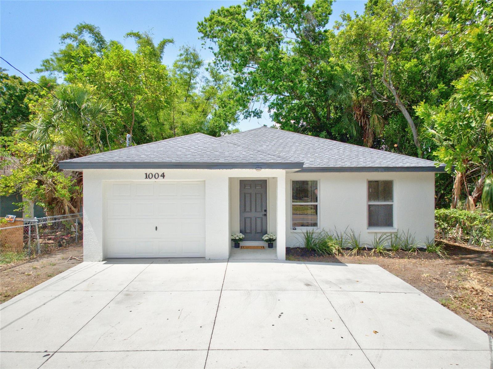 Single Family Residence in BRADENTON, FL - Daniel Dourado